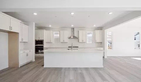 Kitchen - 5566 Tamarack Ave, Longmont, CO 80504 photo 2 of 5