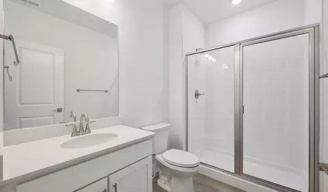 Bath - 5566 Tamarack Ave, Longmont, CO 80504 photo 5 of 7