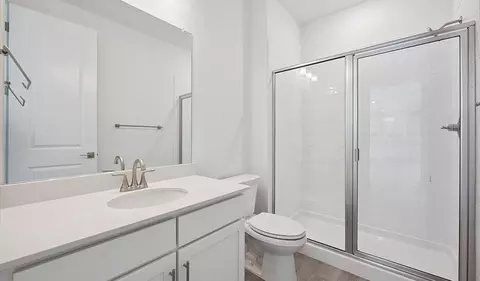 Bath - 5566 Tamarack Ave, Longmont, CO 80504 photo 1 of 7