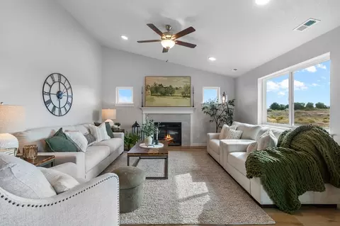 Living - 2061 Sumac Ave, Middleton, ID 83644 photo 1 of 1
