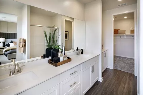 Bath - 9128 Teralina Cir, Riverside, CA 92503 photo 3 of 3