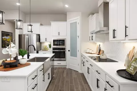 Kitchen - 2012 Hydrangea St, Weslaco, TX 78599 photo 2 of 9