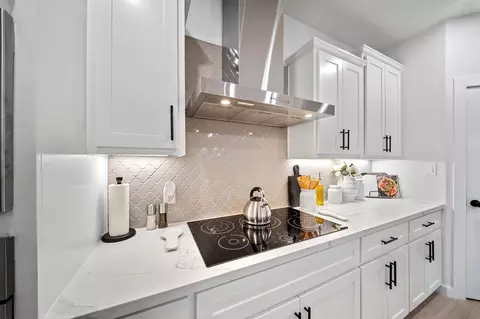 Kitchen - 2012 Hydrangea St, Weslaco, TX 78599 photo 8 of 9