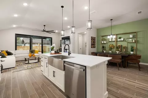 Kitchen - 2012 Hydrangea St, Weslaco, TX 78599 photo 1 of 9