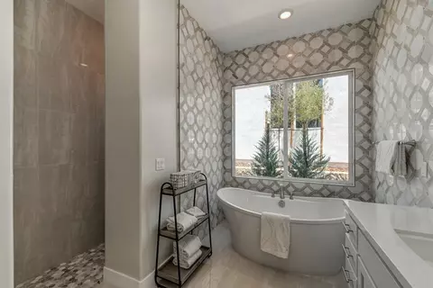 Bath - 1308 Bear Creek Dr, Rocklin, CA 95765 photo 5 of 12
