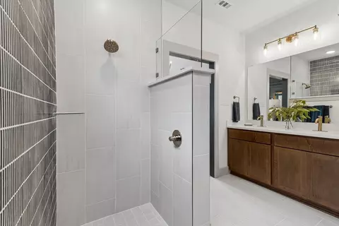 Bath - 3985 Olin Way, Celina, TX 75009 photo 9 of 12