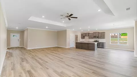Living - 719 Eagle Cv, Wetumpka, AL 36093 photo 5 of 5
