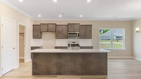 Kitchen - 719 Eagle Cv, Wetumpka, AL 36093 photo 2 of 7