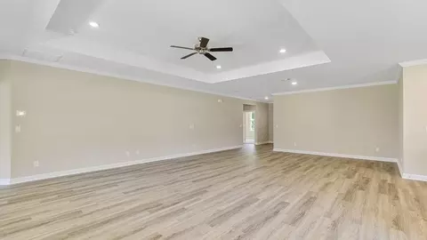 Living - 719 Eagle Cv, Wetumpka, AL 36093 photo 4 of 5