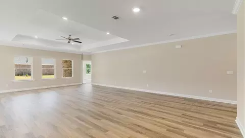 Living - 719 Eagle Cv, Wetumpka, AL 36093 photo 3 of 5