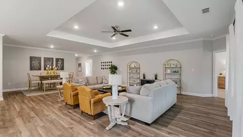 Living - 719 Eagle Cv, Wetumpka, AL 36093 photo 1 of 5