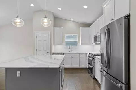 Kitchen - 986 Grandview Ln, Pacific, MO 63069 photo 9 of 15
