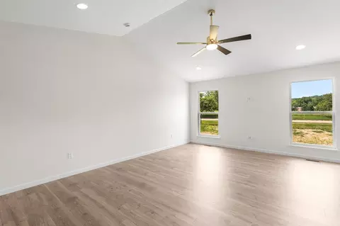 Living - 986 Grandview Ln, Pacific, MO 63069 photo 9 of 18