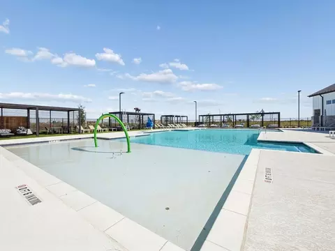 Exterior - 702 Universal Dr, Hutto, TX 78634 photo 3 of 3
