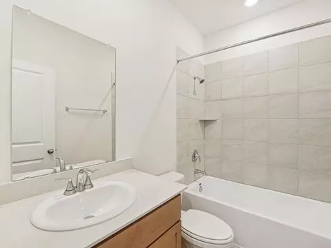 Bath - 702 Universal Dr, Hutto, TX 78634 photo 1 of 2