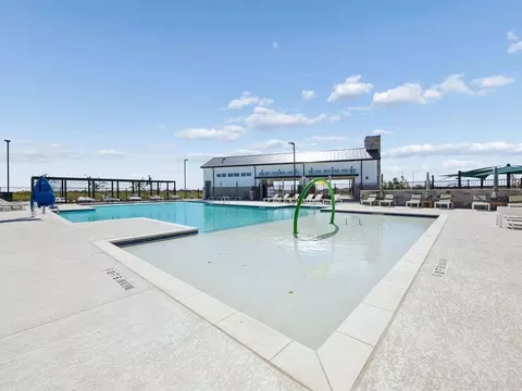Exterior - 702 Universal Dr, Hutto, TX 78634 photo 2 of 3