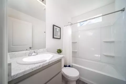 Bath - 21880 E 46th Pl, Aurora, CO 80019 photo 1 of 2