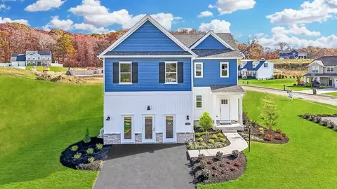 100 Buttercup Ln, Beaver Falls, PA 15010