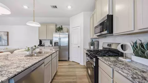 Kitchen - 5214 Purple Beebalm Ln, Houston, TX 77048 photo 1 of 4
