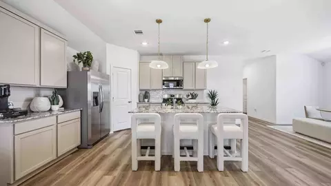 Kitchen - 5214 Purple Beebalm Ln, Houston, TX 77048 photo 2 of 4