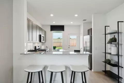 Kitchen - 105 The Duke Dr, Jarrell, TX 76537 photo 4 of 5