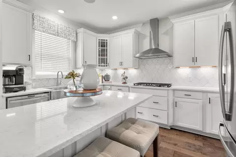 Kitchen - 215 Silk Oak Dr, Moncks Corner, SC 29461 photo 4 of 8