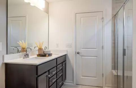 Bath - 3108 Pelican Ln, Durham, NC 27703 photo 1 of 4