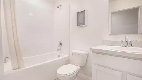 Bath - 2214 Elegant Mnr Cir, Edgewater, FL 32141 photo 3 of 4