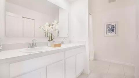 Bath - 2214 Elegant Mnr Cir, Edgewater, FL 32141 photo 2 of 4