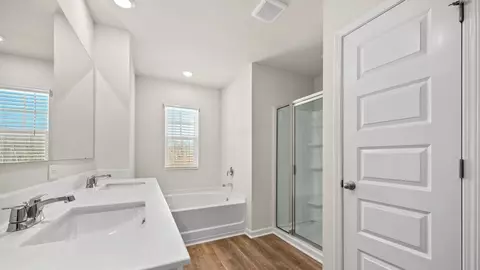 Bath - 408 Teamon Pointe Dr, Griffin, GA 30223 photo 3 of 6