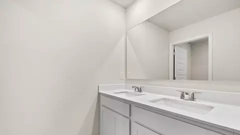 Bath - 408 Teamon Pointe Dr, Griffin, GA 30223 photo 2 of 6