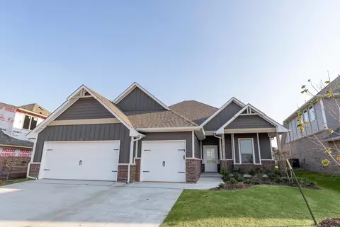 Exterior - 932 Hydrangea Way, Edmond, OK 73034 photo 4 of 40