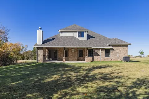 Exterior - 932 Hydrangea Way, Edmond, OK 73034 photo 23 of 40