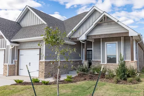 Exterior - 932 Hydrangea Way, Edmond, OK 73034 photo 24 of 37