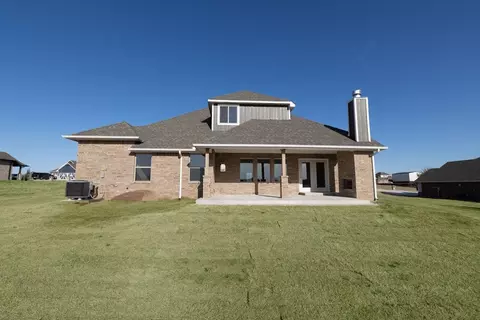 Exterior - 932 Hydrangea Way, Edmond, OK 73034 photo 24 of 40