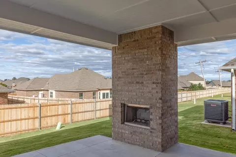 Exterior - 932 Hydrangea Way, Edmond, OK 73034 photo 37 of 40