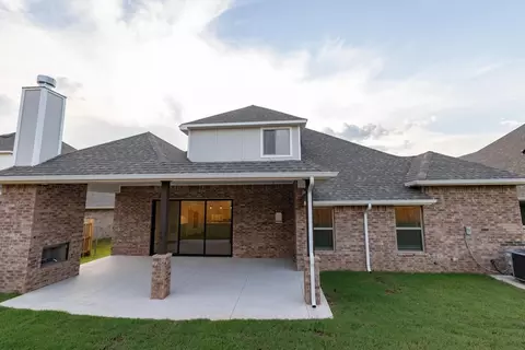 Exterior - 932 Hydrangea Way, Edmond, OK 73034 photo 34 of 40