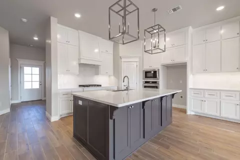 Kitchen - 932 Hydrangea Way, Edmond, OK 73034 photo 1 of 13