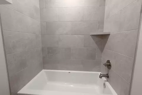 Bath - 932 Hydrangea Way, Edmond, OK 73034 photo 6 of 21