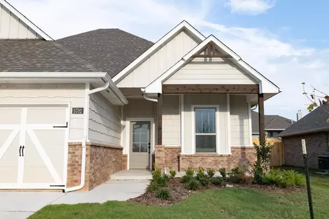 Exterior - 932 Hydrangea Way, Edmond, OK 73034 photo 22 of 40