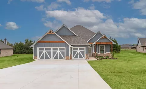 Exterior - 932 Hydrangea Way, Edmond, OK 73034 photo 2 of 40