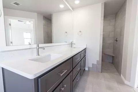 Bath - 932 Hydrangea Way, Edmond, OK 73034 photo 1 of 21