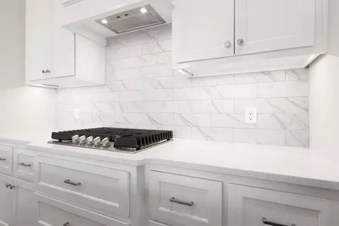 Kitchen - 932 Hydrangea Way, Edmond, OK 73034 photo 5 of 14