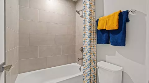 Bath - 219 Meredith Blvd, Winter Haven, FL 33881 photo 3 of 6