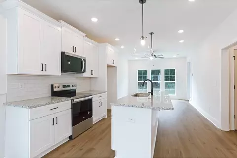Kitchen - 1004 Crossing Ct E, Valley, AL 36854 photo 1 of 2