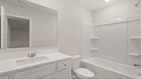 Bath - 467 Tate St, Monroe, GA 30655 photo 3 of 4