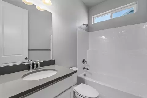 Bath - 1704 Erickson Knoll Ln, Eagle Mountain, UT 84005 photo 4 of 4