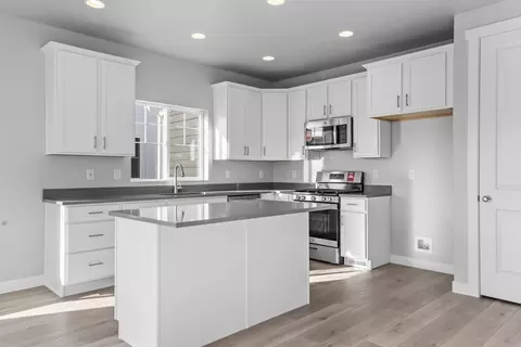 Kitchen - 1704 Erickson Knoll Ln, Eagle Mountain, UT 84005 photo 2 of 3
