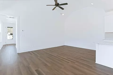 Living - 100 Firefly Ln, Opelika, AL photo 1 of 3