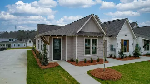 100 Firefly Ln, Opelika, AL